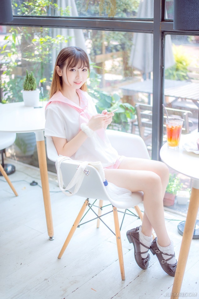“告诉各营战士，莫要抵抗，不会有事的。”孟达淡然道。